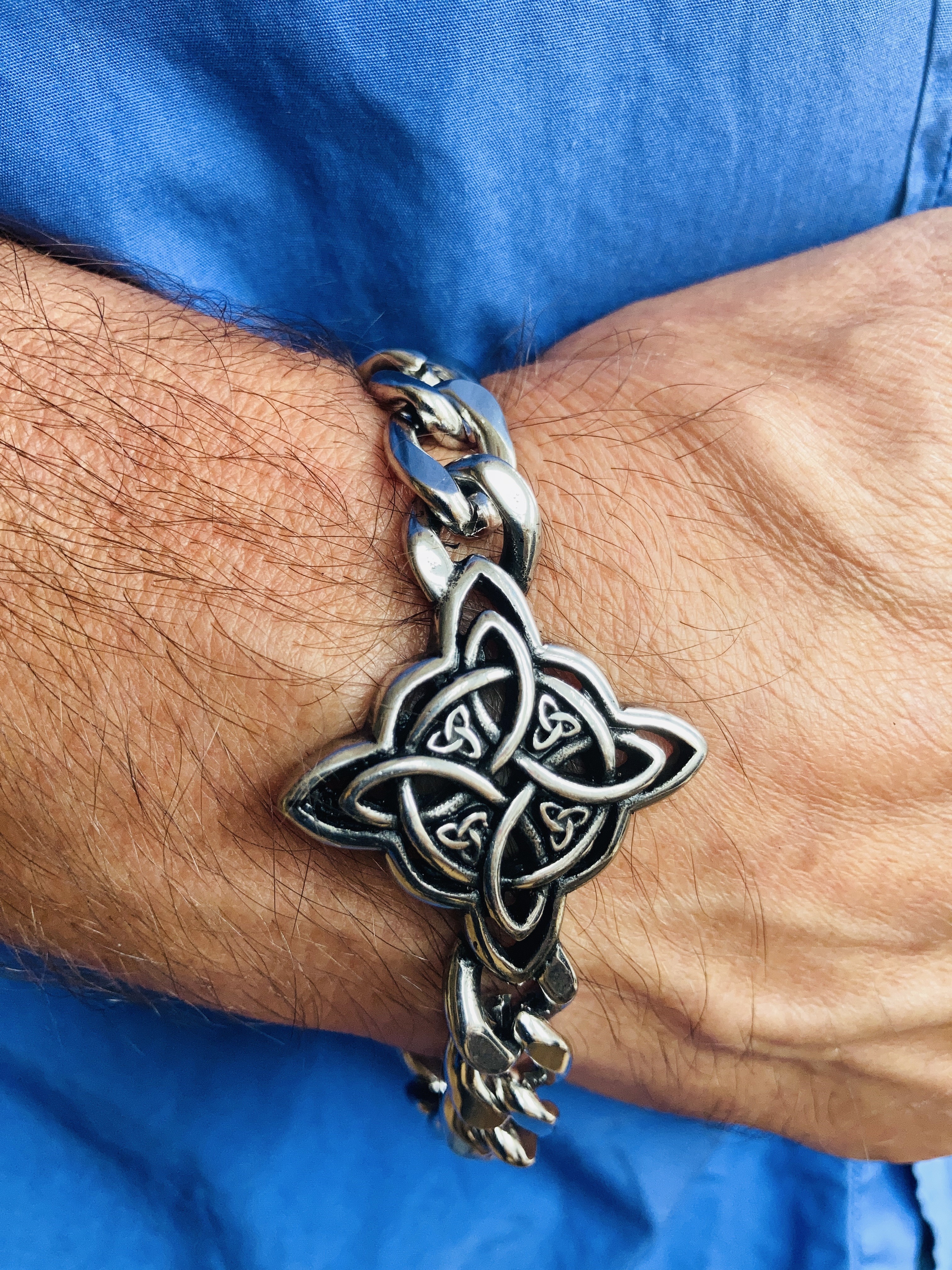 Wikinger-Symbole Bedeutung: Vegvísir, Mjölnir, Valknut und Hexenknoten erklärt